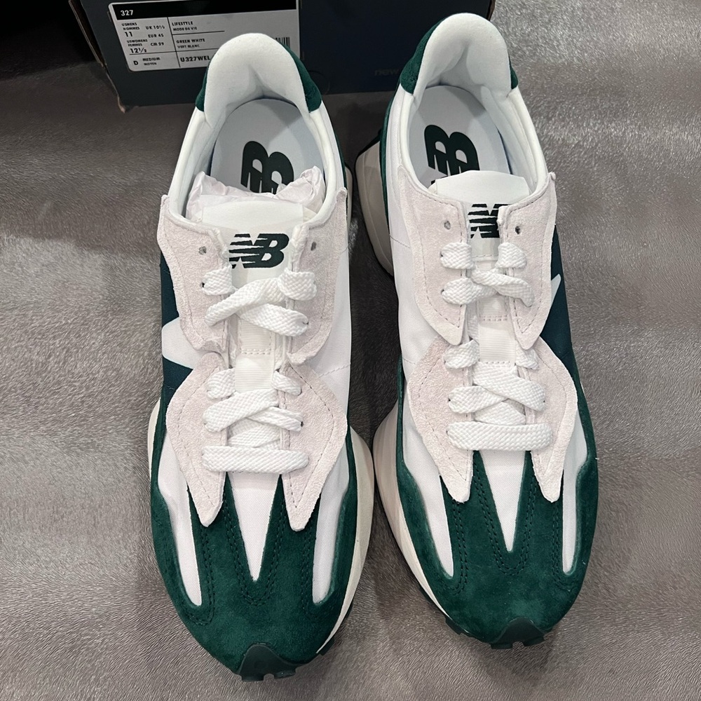 New Balance 327 hunter green/white size 11. TARRIF FREE